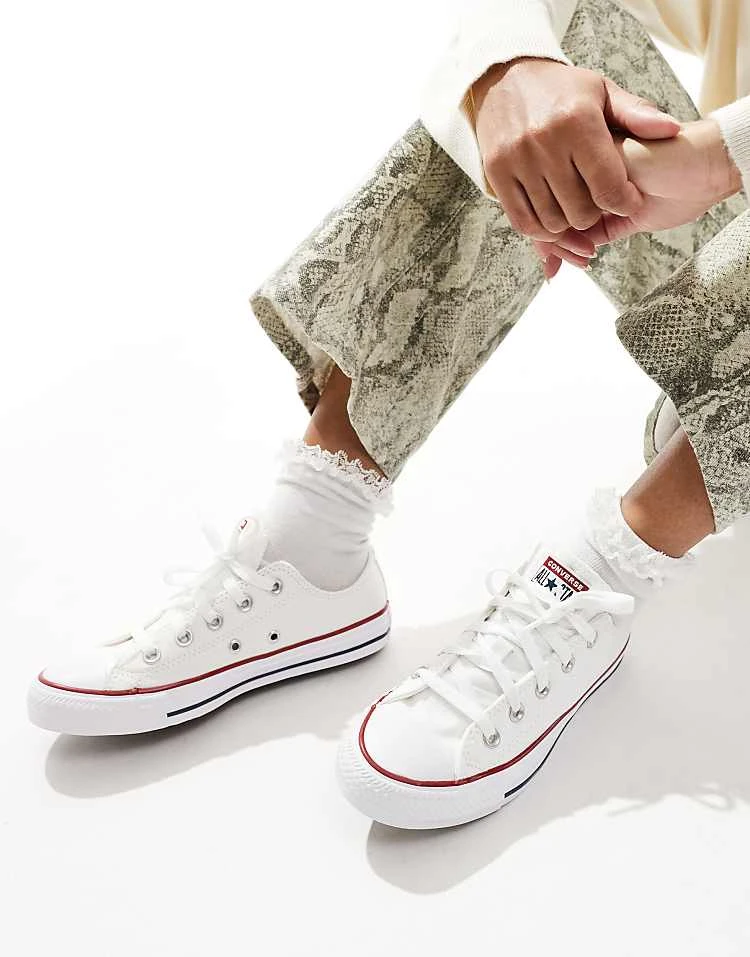 Converse Chuck Taylor All Star Ox Wide Fit Trainers In White For Unisex 8 Converse Chuck Taylor All Star Ox Wide Fit Trainers In White For Unisex - Image 6