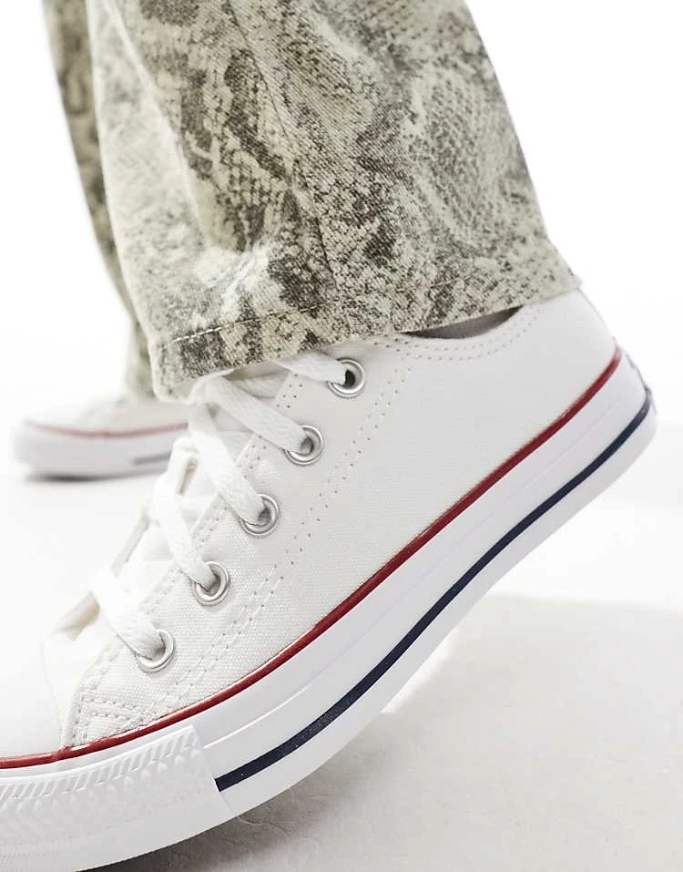 Converse Chuck Taylor All Star Ox Wide Fit Trainers In White For Unisex 5 Converse Chuck Taylor All Star Ox Wide Fit Trainers In White For Unisex - Image 3