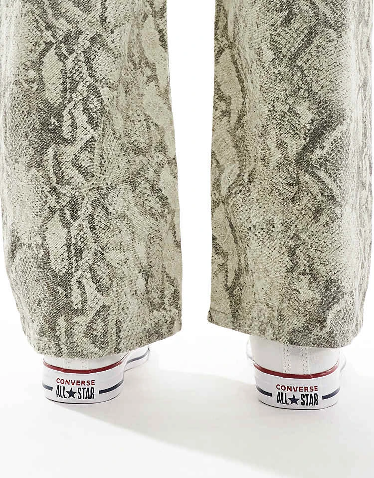 Converse Chuck Taylor All Star Ox Wide Fit Trainers In White For Unisex 6 Converse Chuck Taylor All Star Ox Wide Fit Trainers In White For Unisex - Image 4