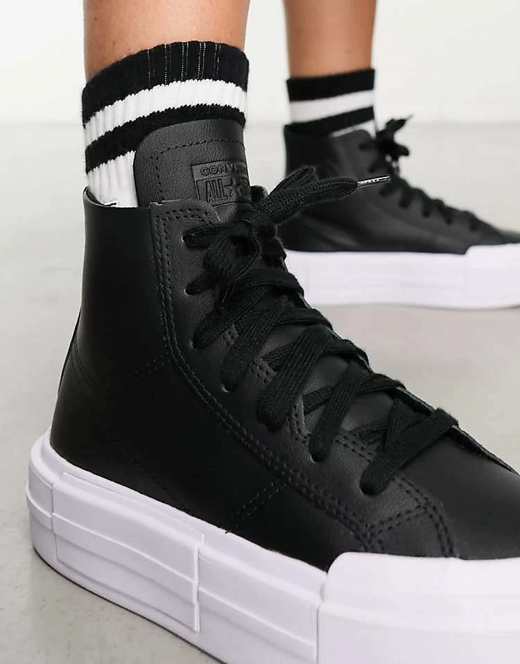 Converse Chuck Taylor All Star Hi Cruise Trainers In Black And White For Unisex 4 Converse Chuck Taylor All Star Hi Cruise Trainers In Black And White For Unisex - Image 2