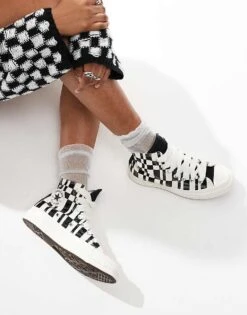 Converse Chuck 70 Hi Trainers In Black & White Checkerboard For Women 12 Converse Chuck 70 Hi Trainers In Black & White Checkerboard For Women -Converse Shop 206937629 5