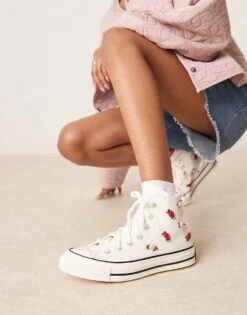 Converse Hearts Chuck 70 Hi Trainers In White With Roses For Women 13 Converse Hearts Chuck 70 Hi Trainers In White With Roses For Women -Converse Shop 207333887 1 white 1
