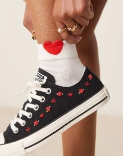 Converse Hearts Chuck Taylor Ox Trainers In Black With Roses For Women 11 Converse Hearts Chuck Taylor Ox Trainers In Black With Roses For Women -Converse Shop 207334022 4