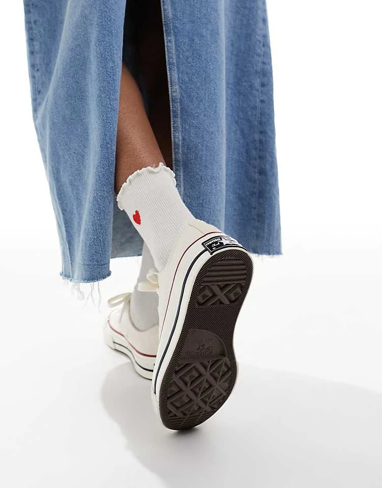 Converse Chuck 70 Ox Wide Fit Trainers In Cream For Women 7 Converse Chuck 70 Ox Wide Fit Trainers In Cream For Women - Image 5